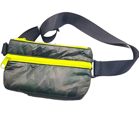 DSG Women's Camo Print Waist Pack with Neon Zippers – NWOT - Picture 3 of 5